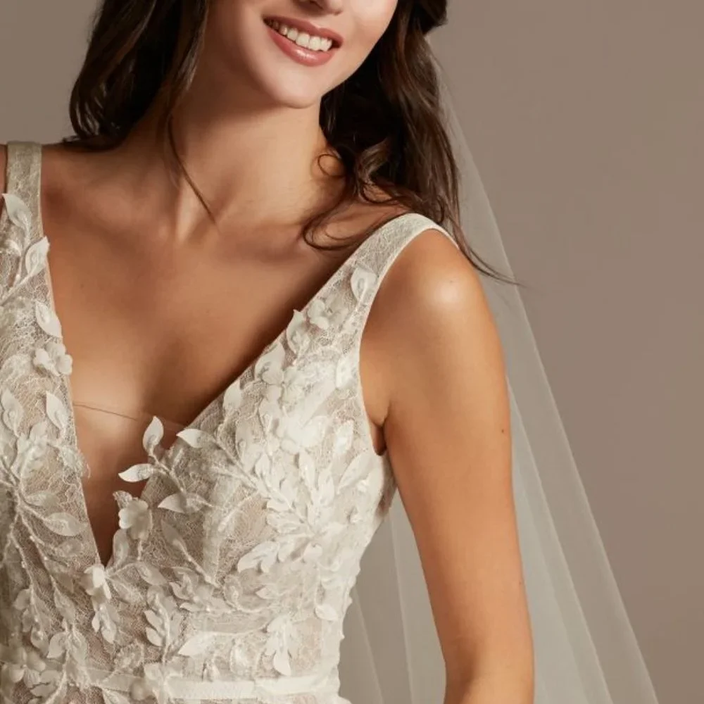 Brand new wedding dress - Picture 3 of 4